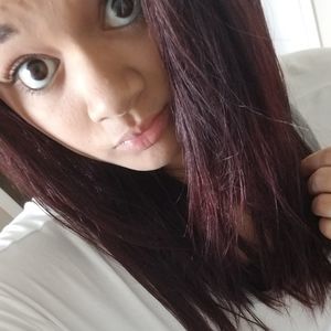 Meet your Posher, Maura